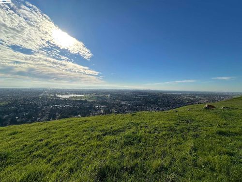 4 Morrison Canyon Rd, Fremont, CA, 94536-4412 | Card Image