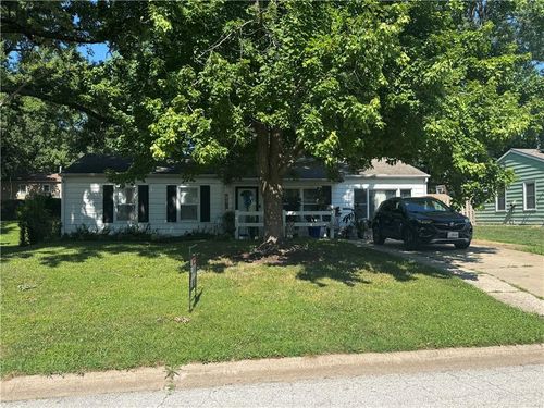 1304 N Indian Ln, Independence, MO, 64056-1135 | Card Image