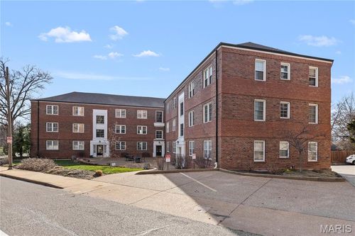 a-923 S Hanley Rd, Saint Louis, MO, 63105-2665 | Card Image