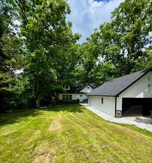 9051 E Mount Zion Church Rd, HALLSVILLE, MO, 65255-9058 | Card Image