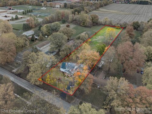 736 N Main St, Almont, MI, 48003-8535 | Card Image