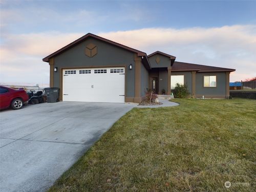 324 Ivone Drive, Sunnyside, WA, 98944 | Card Image