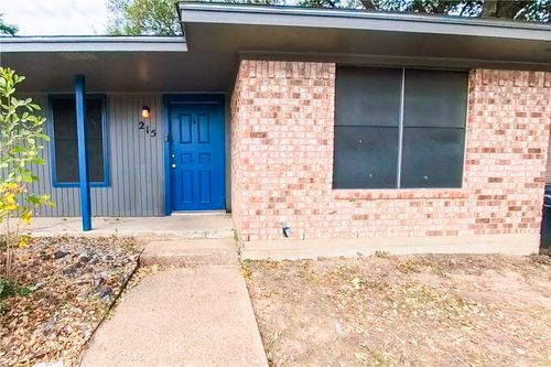 215 Yale Cir, College Station, TX, 77840-4635 | Card Image