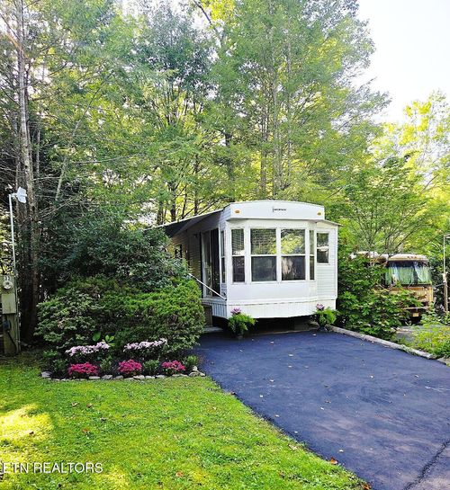 34-4229 E Parkway, Gatlinburg, TN, 37738-6427 | Card Image