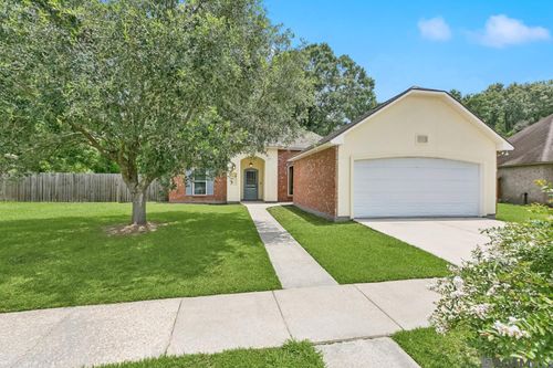 6216 Woodbend Dr, Zachary, LA, 70791-2862 | Card Image