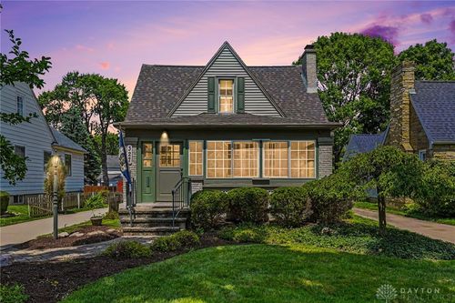 327 East Dr, Oakwood, OH, 45419-1750 | Card Image