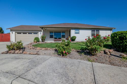 982 Jessica Ct, Eagle Point, OR, 97524-6626 | Card Image