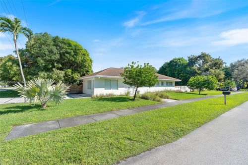 8121 Sw 97th Ter, Miami, FL, 33156-2549 | Card Image