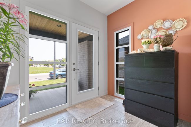 244 Shuttleworth Dr, House attached with 3 bedrooms, 3 bathrooms and 1 parking in Gloucester ON | Image 8