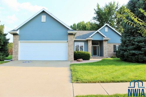 102 Levee Trl, Dakota Dunes, SD, 57049-5232 | Card Image