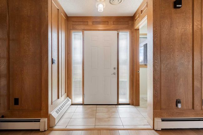 1008 Shawnee Dr Sw, House other with 3 bedrooms, 4 bathrooms and 6 parking in Calgary AB | Image 6