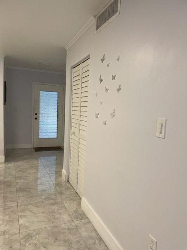 UNIT ENTRANCE | Image 7