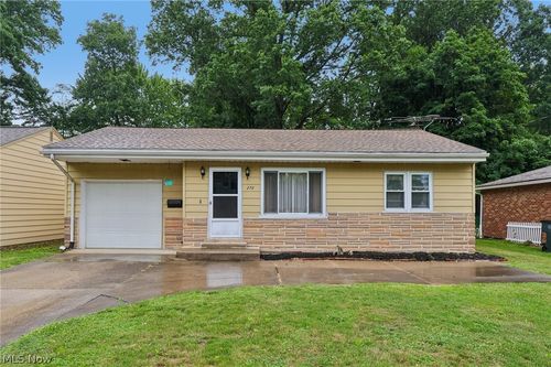 272 Tolbert St, Wadsworth, OH, 44281-1521 | Card Image