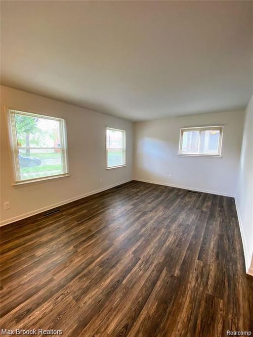358 Bennett Ave, Ferndale, MI, 48220-3224 | Card Image
