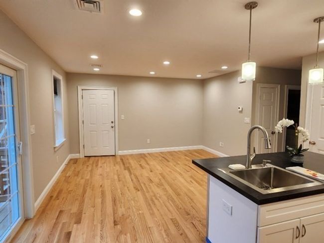 4 - 158 Hayden Rowe St, Condo with 2 bedrooms, 1 bathrooms and 2 parking in Hopkinton MA | Image 5