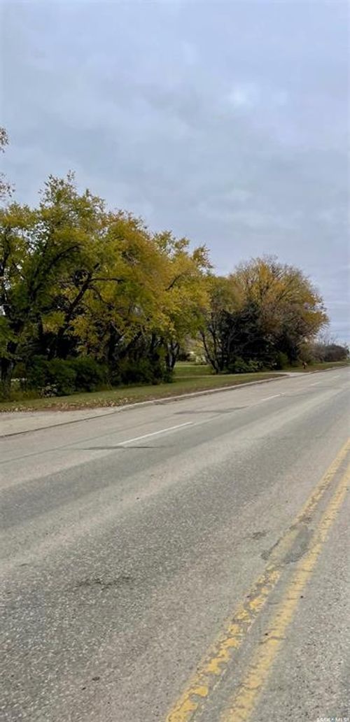 215 &amp; 221 York Rd W, Yorkton, SK, S3N3N5 | Card Image