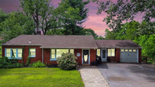 10 Oak Ridge Dr, New Windsor, NY, 12553-6629 | Card Image