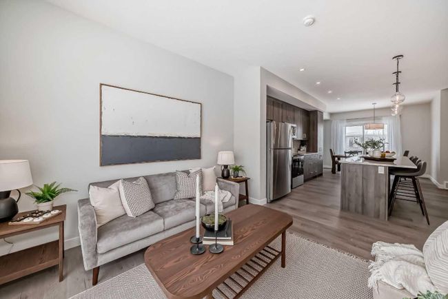408 Shawnee Square Sw, Home with 3 bedrooms, 2 bathrooms and 3 parking in Calgary AB | Image 18