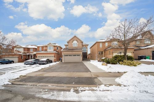 26 National Cres, Brampton, ON, L7A1J2 | Card Image