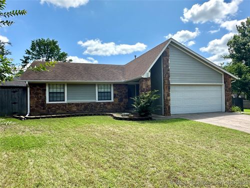 204 E 24th Ct, Owasso, OK, 74055-4430 | Card Image