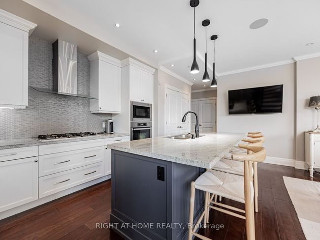 204 - 1 Rainsford Rd, Condo with 3 bedrooms, 2 bathrooms and 1 parking in Toronto ON | Image 5