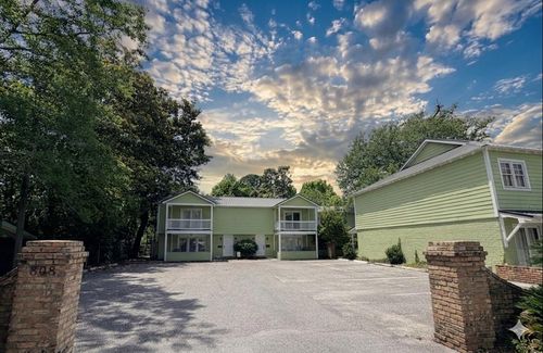 808 Desoto St, Ocean Springs, MS, 39564-3756 | Card Image