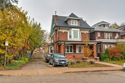 152 Sanford Ave S, Home with 4 bedrooms, 4 bathrooms and 6 parking in Hamilton ON | Image 2