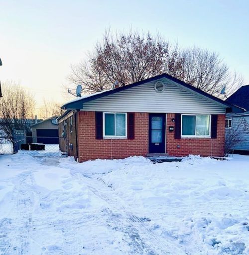 28059 Schram St, Roseville, MI, 48066-4827 | Card Image