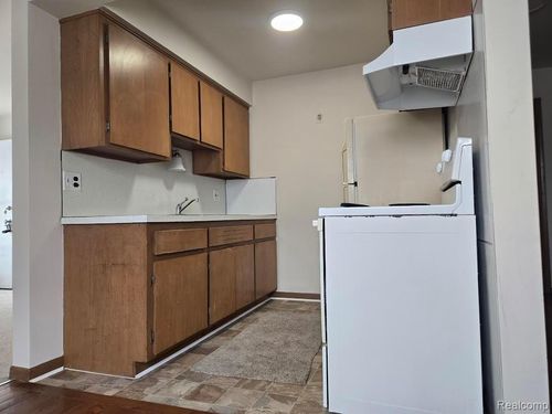 2-20231 Kelly Road, Detroit, MI, 48225 | Card Image