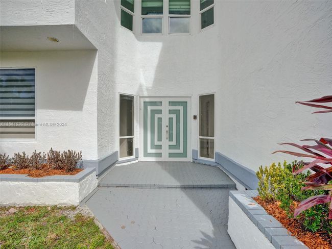 8845 Nw 18th St, House other with 5 bedrooms, 3 bathrooms and null parking in Coral Springs FL | Image 2