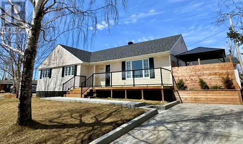829 Retty Street, Labrador City, NL, A2V1M8 | Card Image