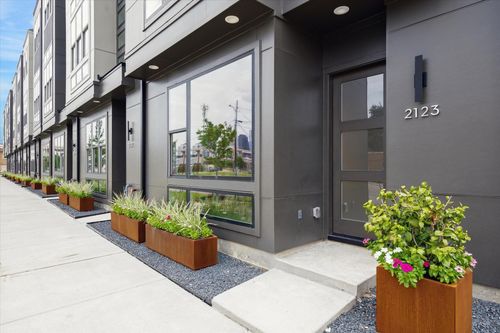 2121 Emancipation Ave, Houston, TX, 77003-6007 | Card Image