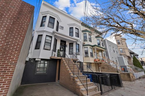 179 Hackensack Ave, Weehawken, NJ, 07086-5841 | Card Image