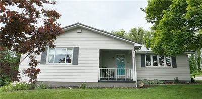 1019 Ross Ave, House other with 3 bedrooms, 2 bathrooms and 1 parking in Manor Twp PA | Image 2