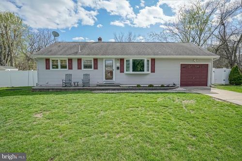 8 Thornton Pl, MOUNT HOLLY, NJ, 08060-1220 | Card Image