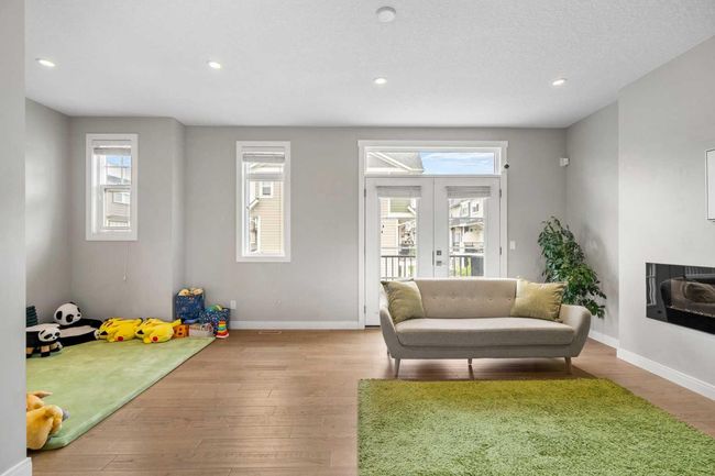 831 85 St Sw, Home with 4 bedrooms, 3 bathrooms and 2 parking in Calgary AB | Image 11