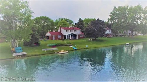 1587 3 Lakes Dr, TROY, MI, 48085-1429 | Card Image