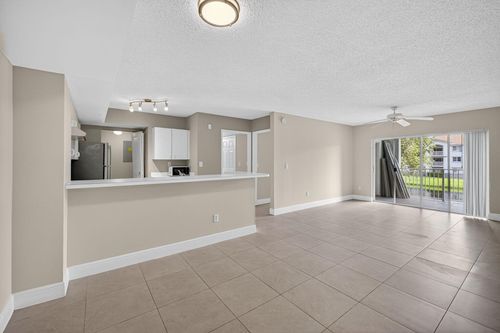 apt-220-2640 S University Dr, Davie, FL, 33328-1477 | Card Image