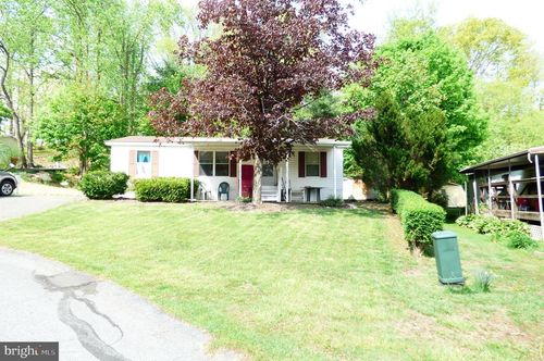 227 Lexington Dr, HEREFORD, PA, 18056-1519 | Card Image