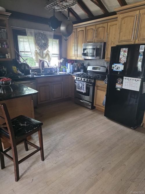 23 Seaman Neck Rd, Dix Hills, NY, 11746-6813 | Card Image