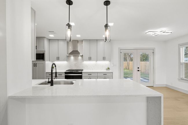 Another view of the amazing kitchen. | Image 13