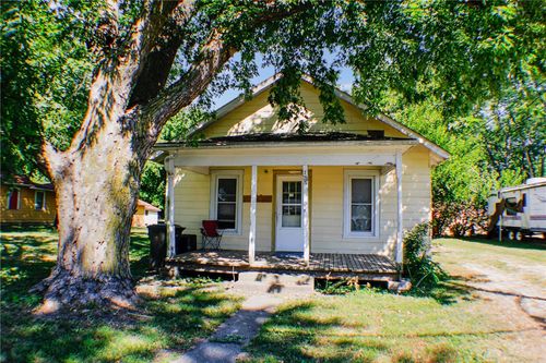 725 S Iowa St, Ashmore, IL, 61912-9547 | Card Image