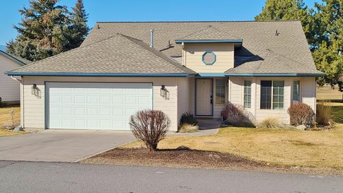 945 Hanks St, Klamath Falls, OR, 97601-1277 | Card Image