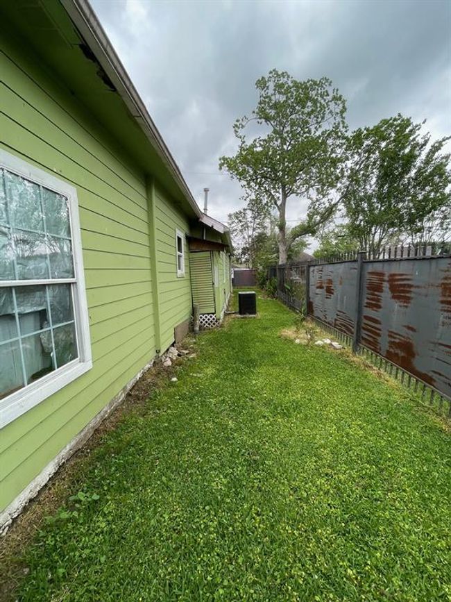 North side of home | Image 16