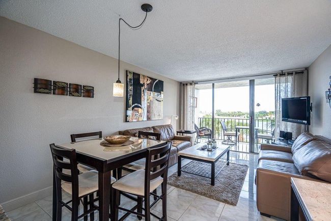 APT-411 - 1830 Embassy Dr, Condo with 1 bedrooms, 1 bathrooms and null parking in West Palm Beach FL | Image 6
