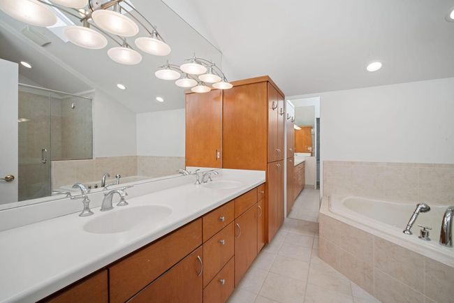 7515 N Beach Drive, House other with 4 bedrooms, 4 bathrooms and null parking in Fox Point WI | Image 25