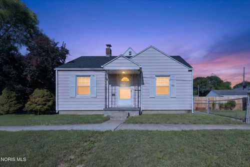 402 Poinsetta Ave, Toledo, OH, 43612-2557 | Card Image