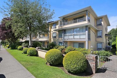 310 - 1459 Blackwood St, Condo with 2 bedrooms, 2 bathrooms and 1 parking in White Rock BC | Image 2