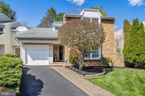 18 Geraldine Rd, East Windsor, NJ, 08520-2630 | Card Image