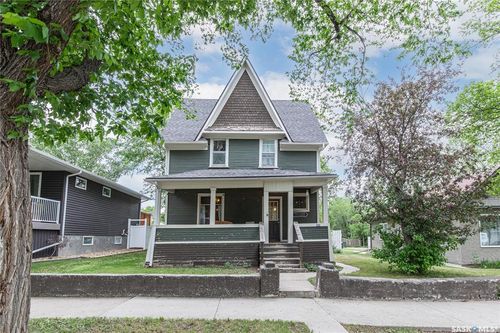 1059 Willow Ave, Moose Jaw, SK, S6H1G5 | Card Image